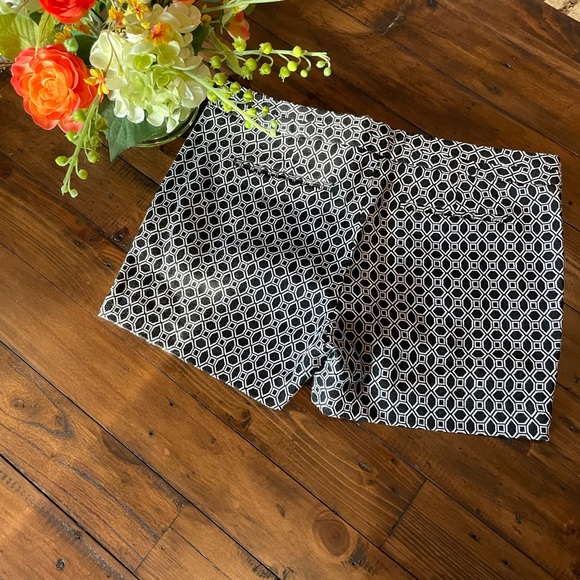 Banana Republic Stretch Shorts Woven black white - Picture 2 of 3